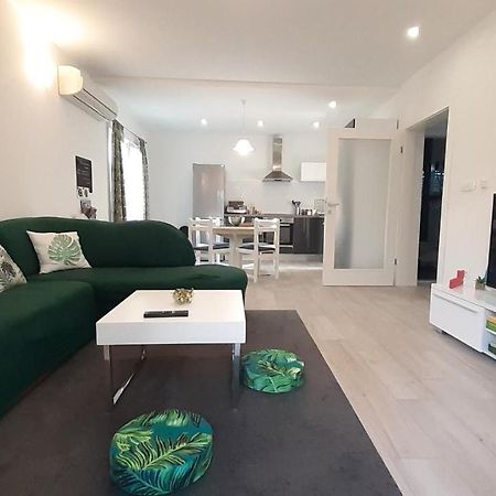 Apartment Ela Trogir Exteriör bild