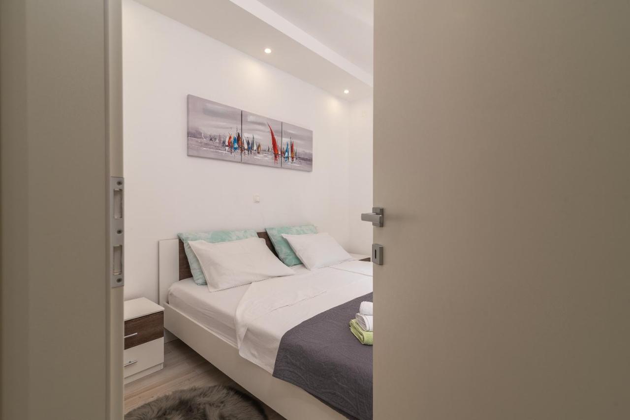 Apartment Ela Trogir Exteriör bild