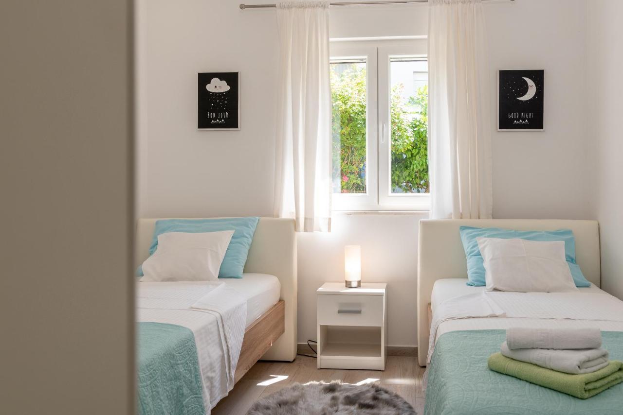 Apartment Ela Trogir Exteriör bild