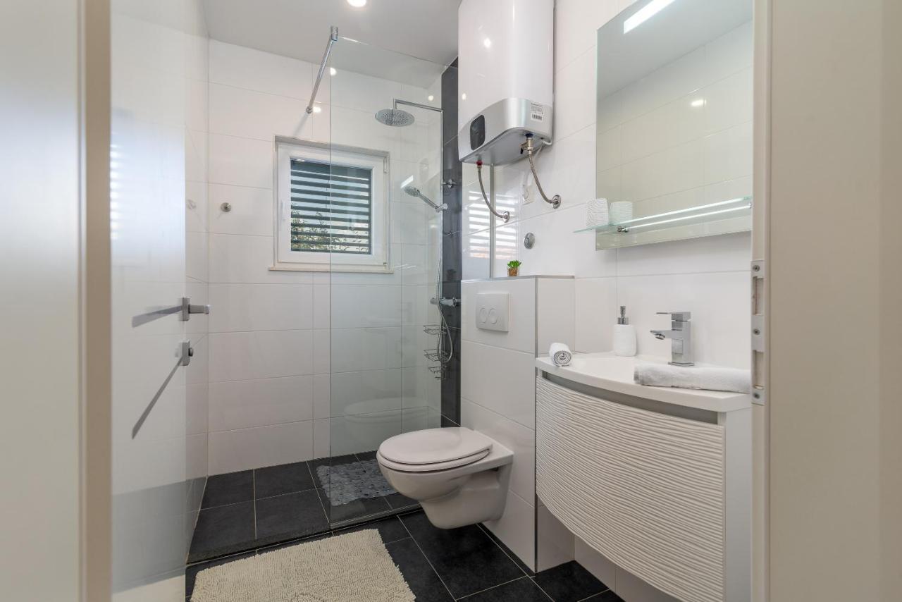Apartment Ela Trogir Exteriör bild