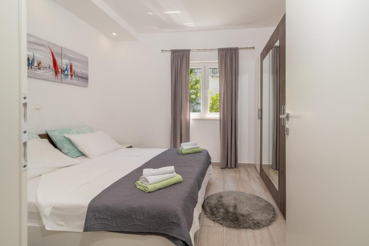 Apartment Ela Trogir Exteriör bild