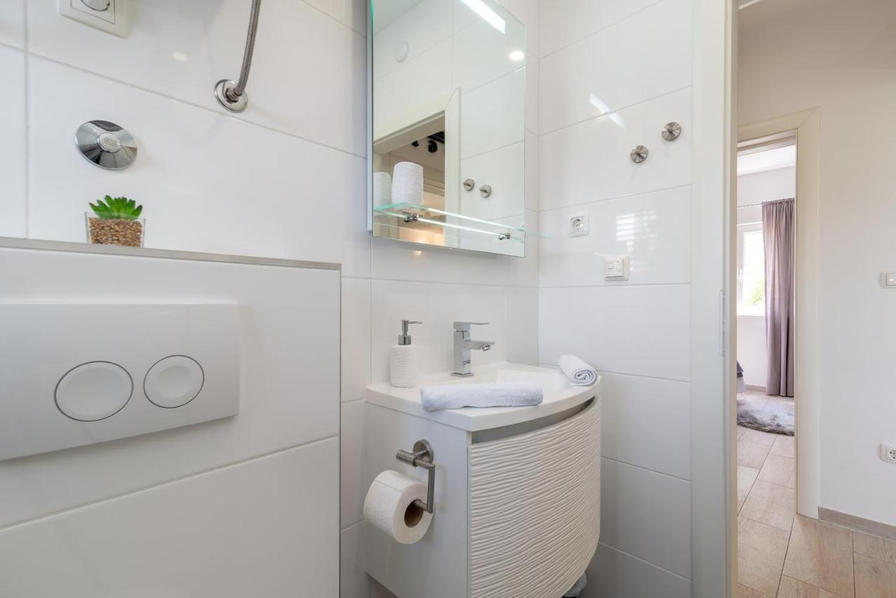 Apartment Ela Trogir Exteriör bild