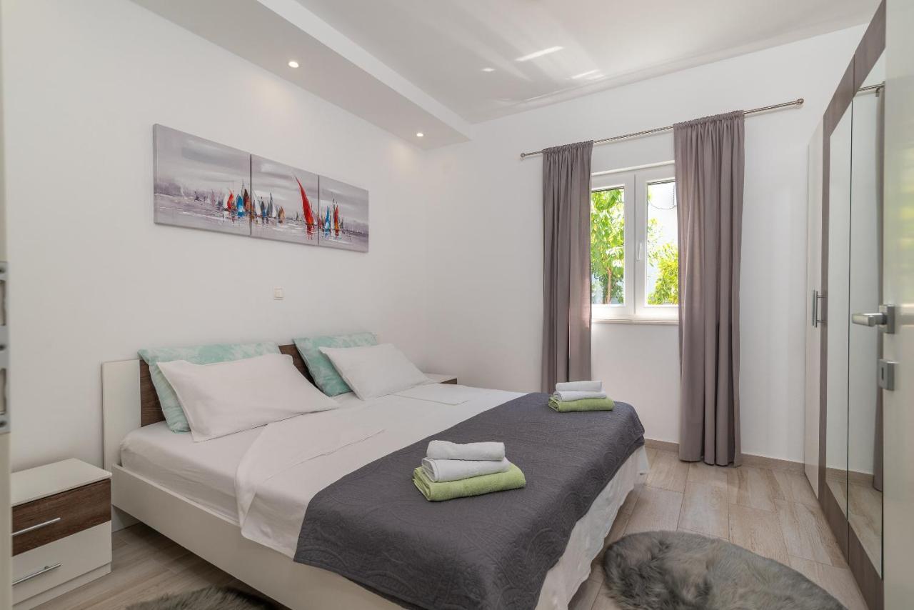 Apartment Ela Trogir Exteriör bild