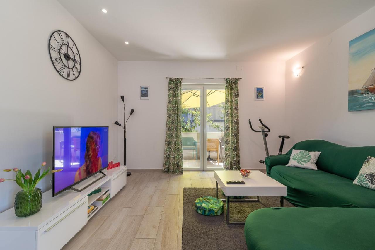 Apartment Ela Trogir Exteriör bild