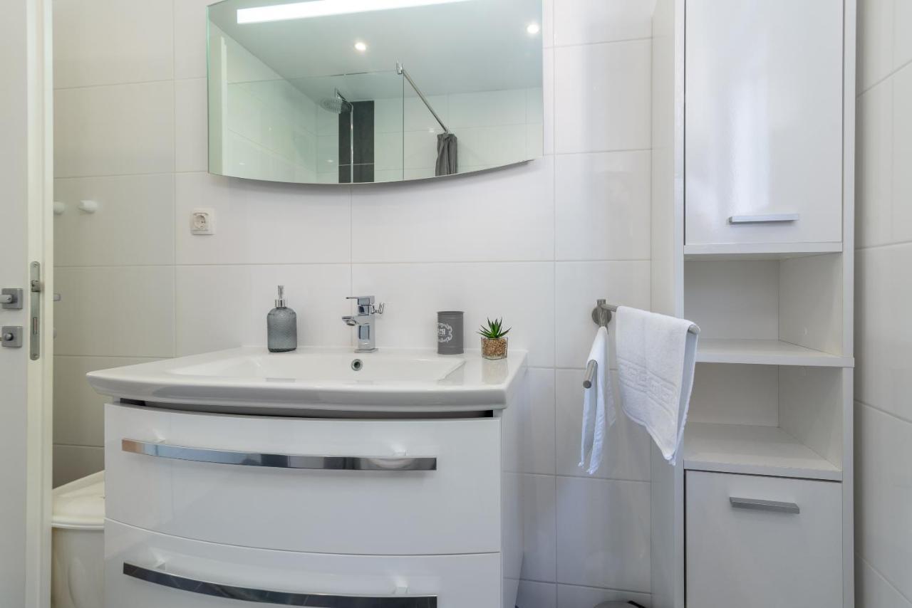 Apartment Ela Trogir Exteriör bild
