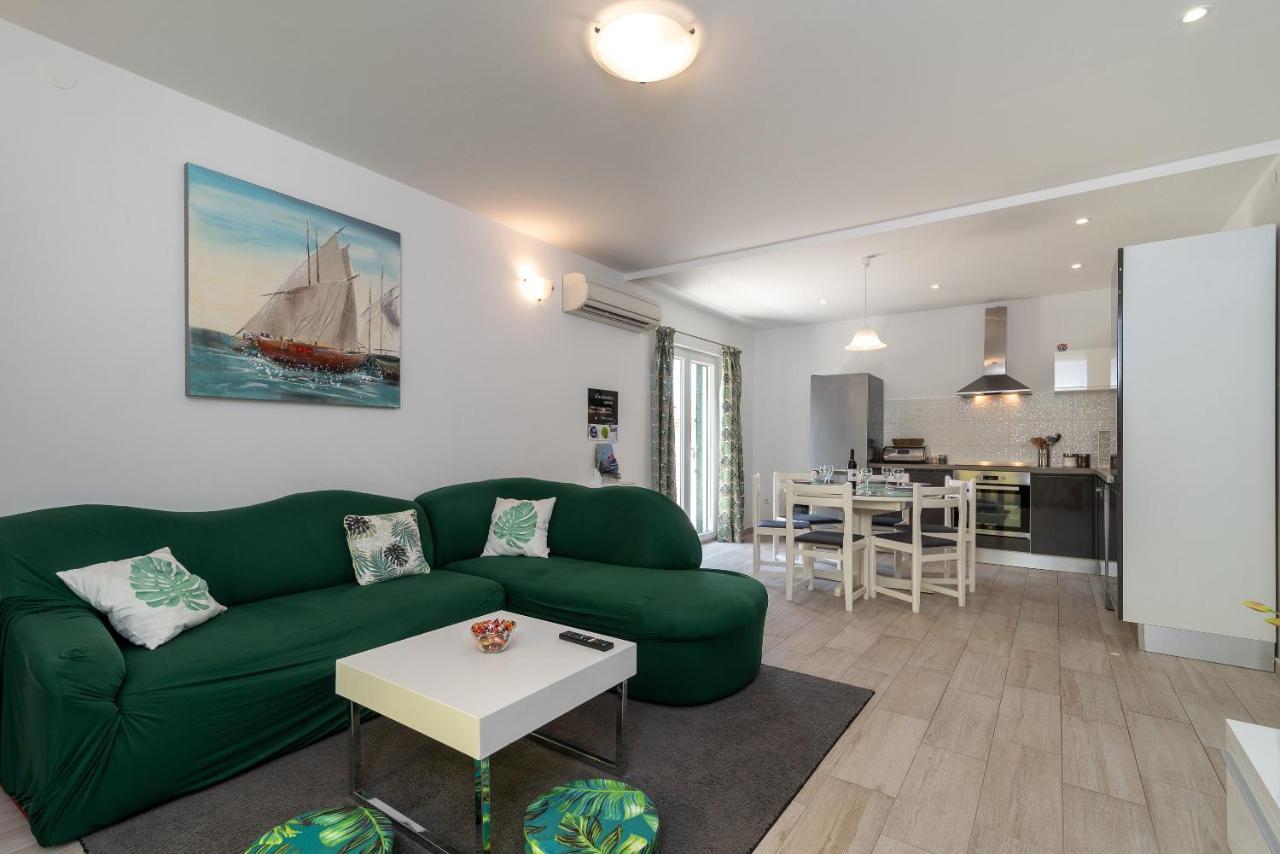 Apartment Ela Trogir Exteriör bild