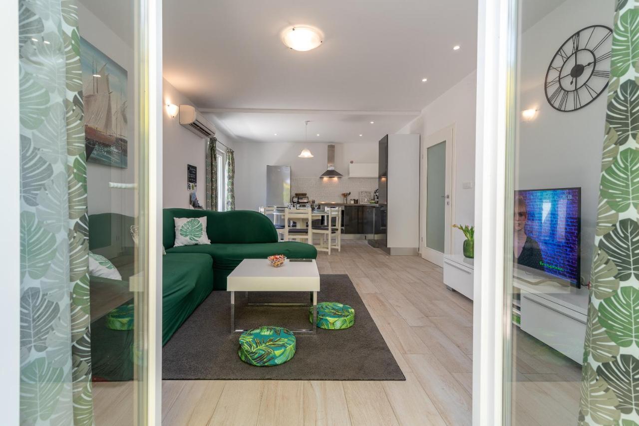 Apartment Ela Trogir Exteriör bild