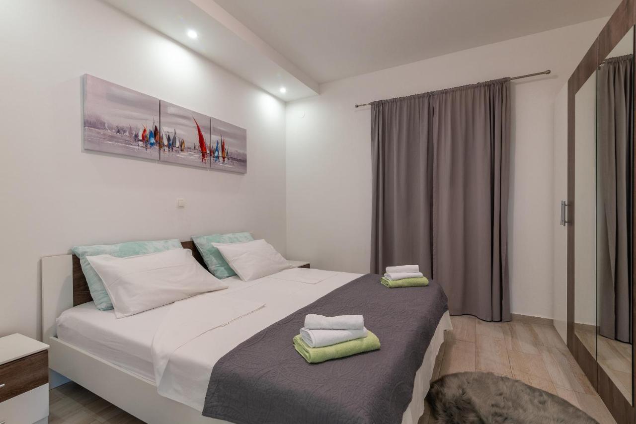 Apartment Ela Trogir Exteriör bild