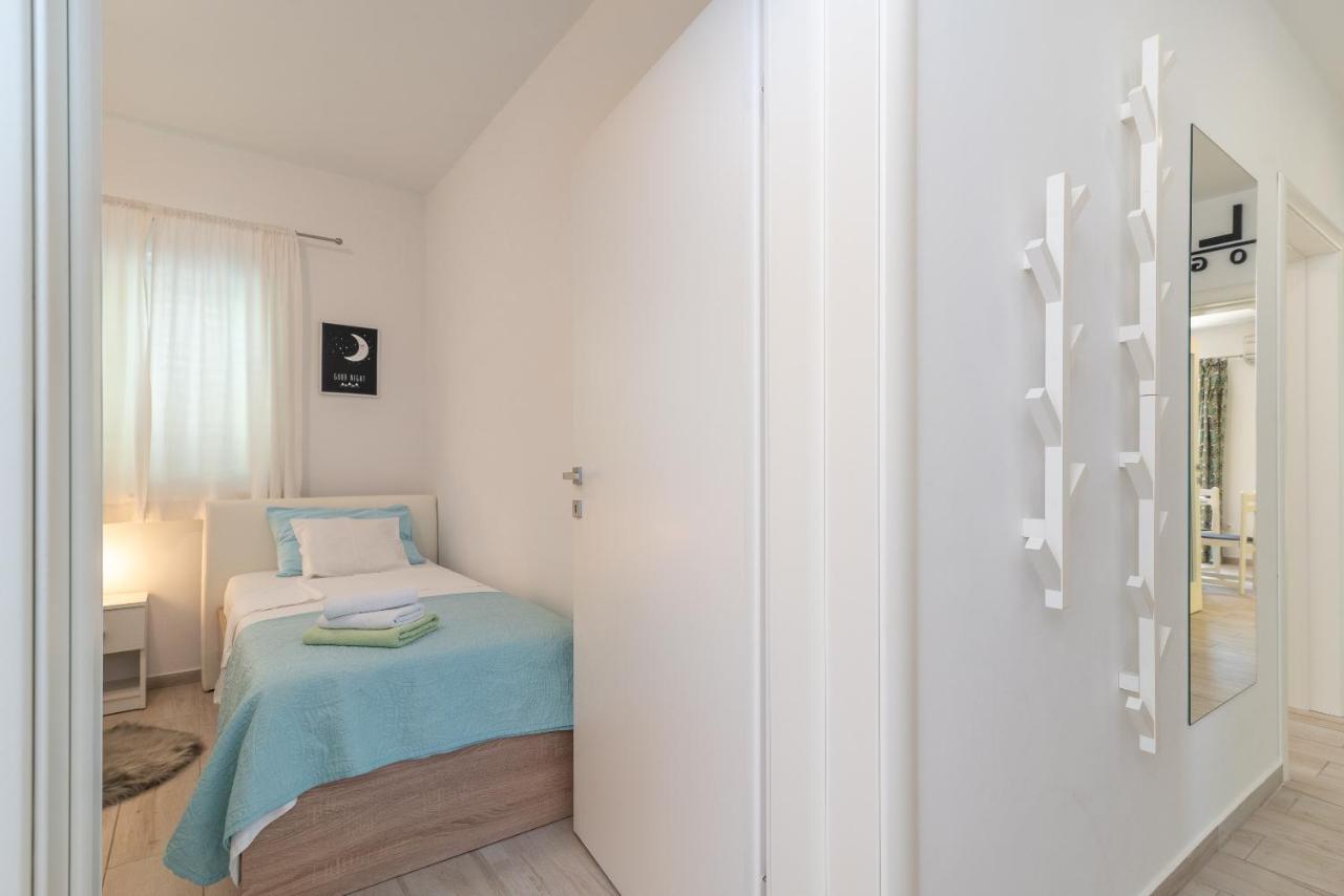 Apartment Ela Trogir Exteriör bild