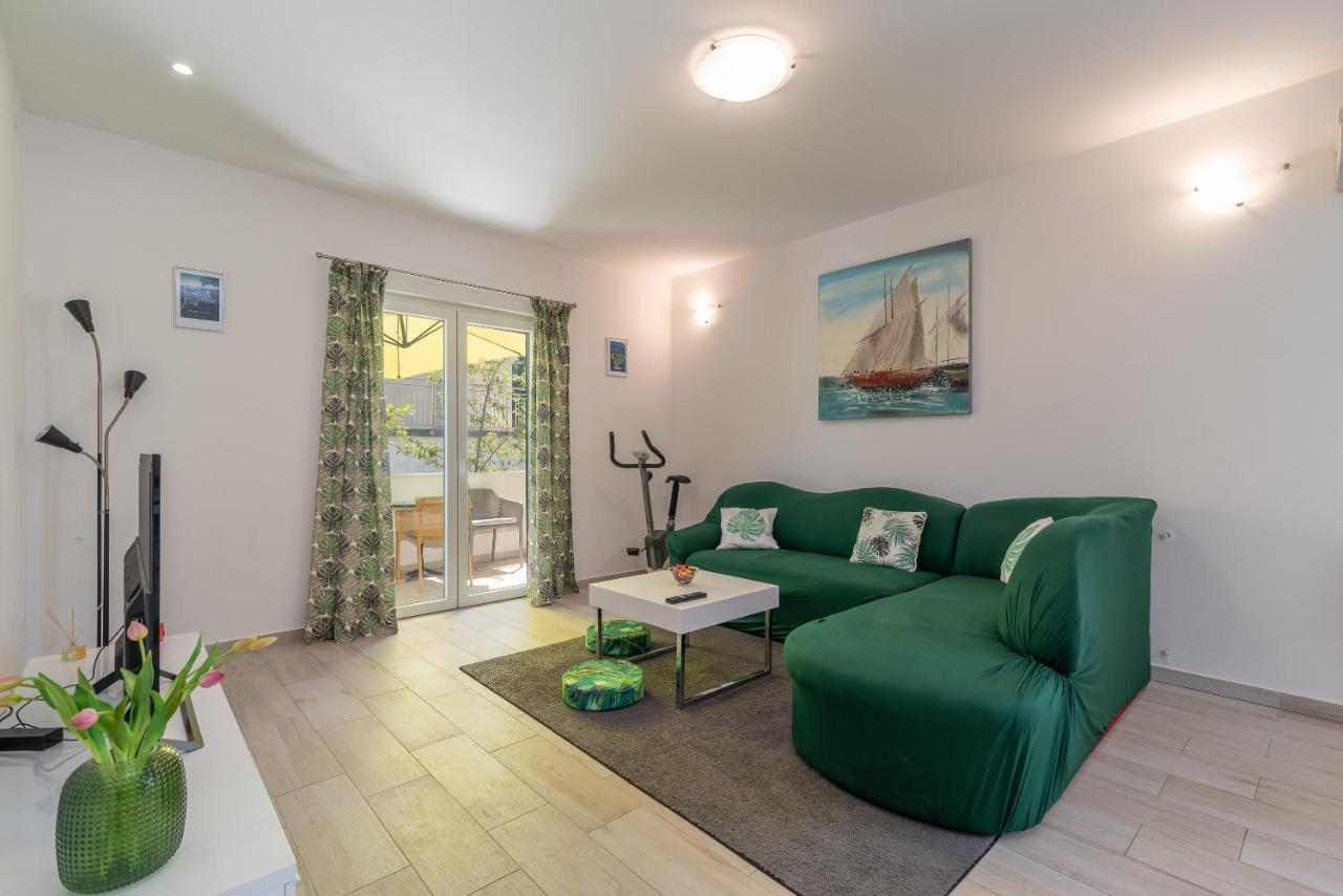 Apartment Ela Trogir Exteriör bild