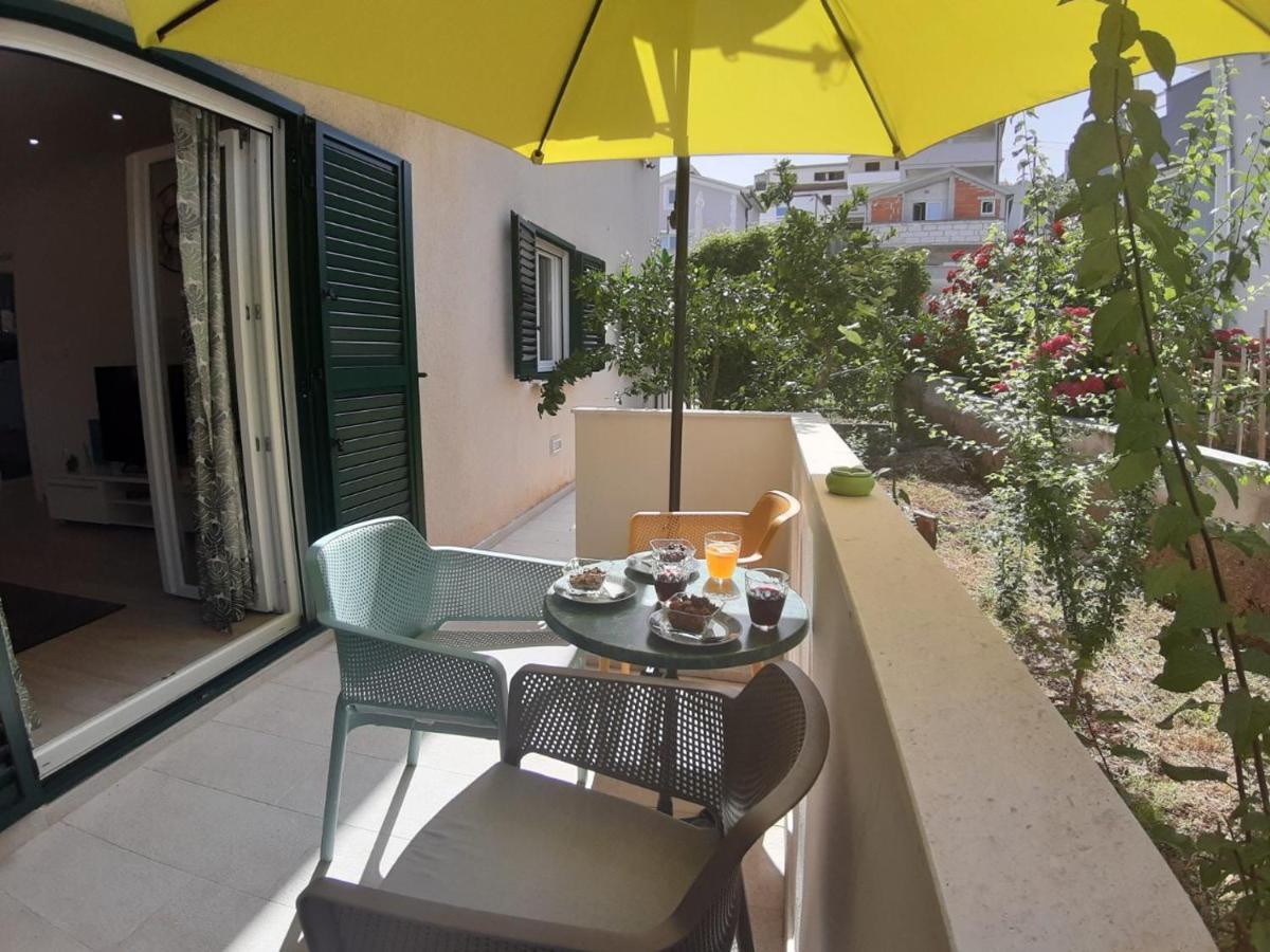 Apartment Ela Trogir Exteriör bild